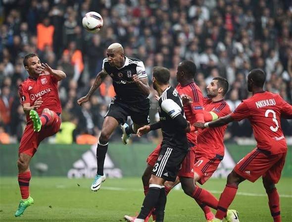 <p>Maçın Beşiktaş adına yıldızı olan iki maçta toplam 3 kez fileleri havalandıran Talisca maçın ikinci yarısında nefis bir kafa vuruşuyla takımını penaltı vuruşlarına taşıyan isim oldu</p>
