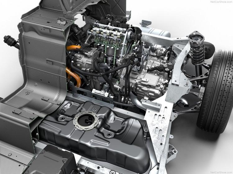 <p>BMW 1.5 litrelik 3 silindirli hibrid motor</p>