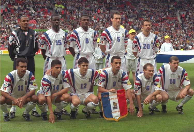 <p>FRANSA 1996</p>
<p>Soldan sağa</p>
<p><strong>Ayaktakiler: </strong>Bernard Lama, Lillian Thuram, Marcel Desailly, Laurent Blanc, Alain Roche.</p>
<p><strong>Oturanlar:</strong> Patrice Loko, Sabri Lamouchi, Bixente Lizarazu, Yuri Djorkaeff, Vincent Guerin, Zinedine Zidane.</p>
