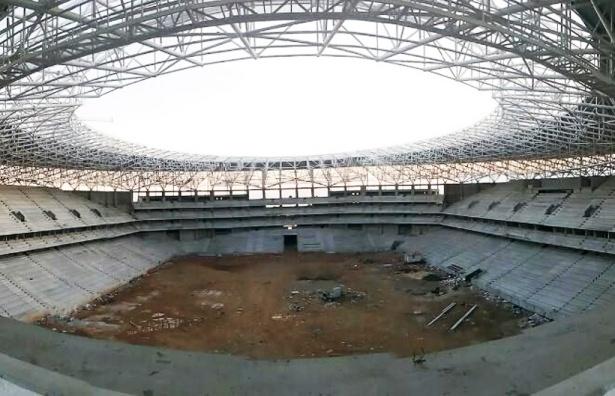 <p><strong>Antalya Stadı (33 bin seyirci kapasiteli) - </strong>Yapımı %70 seviyesinde devam ediyor.</p>