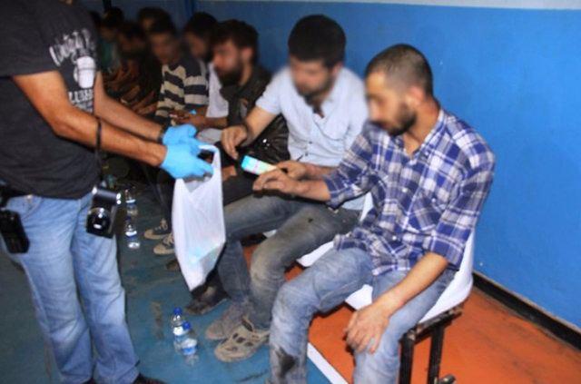 <p><strong>NUSAYBİN'DE BİR İLK YAŞANDI</strong><br />
Nusaybin'de ilk kez bu kadar toplu bir teslim olma gerçekleşirken, terörister dün üst aramasından geçirildikten sonra ilçedeki kapalı spor salonuna götürüldü.</p>