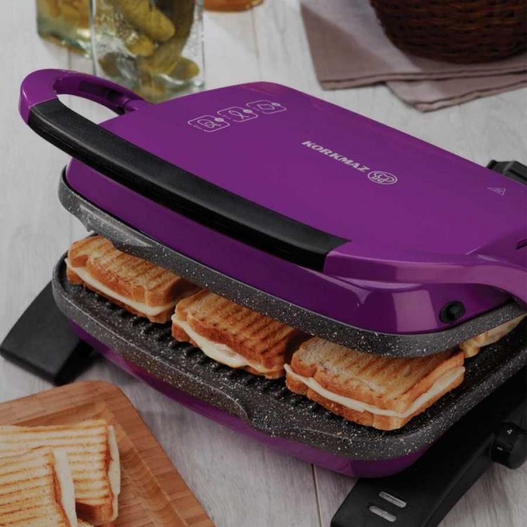 <p>Yağsız ve sağlıklı pişiren bu tost makinesi yalnızca 90 derece açılabiliyor.</p>