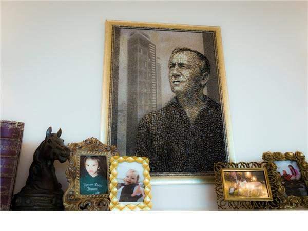 <p>Taşlarla yapılmış bu tabloyu bana hiç tanımadığım biri armağan etti.</p>
<p> </p>