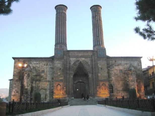 <p>ERZURUM<br />
Toplam Nakdi Krediler (Bin TL): 6.623.674<br />
Takipteki Alacaklar (Bin TL): 187.462<br />
Takipteki Alacaklar/Toplam Nakdi Krediler (%): 2,83</p>