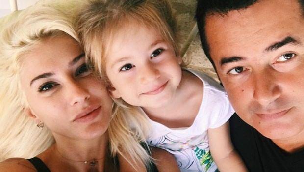 <p><strong>ACUN ILICALI VE ŞEYMA SUBAŞI'NIN KIZI MELİSA</strong></p>
<p>Melisa annesine daha çok benziyorken gözleri babasına benziyor.</p>