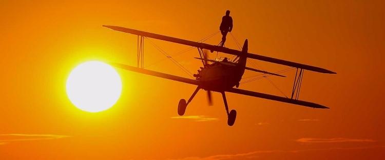 <p><strong>Wing-walking: Uçağın tepesine çıkılıyor</strong><br />
</p>