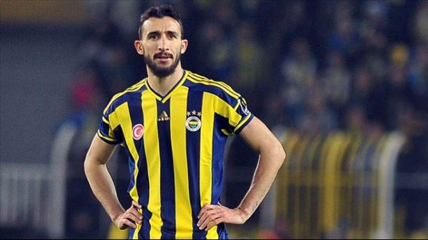 <p><strong>Galatasaray'dan Valencia'ya transfer olurken 'Galatasaray forması altında şampiyonluk yaşadım. En iyi şekilde mücadele etmeye çalıştım. Galatasaray formasını özleyeceğim' diye açıklamalar yapmıştı. Şuanda Galatasaray'ın ezeli rakibi Fenerbahçe'de forma giyiyor.</strong></p>