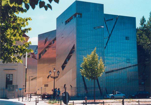 <div>Jewish Museum, Berlin</div>

<div>Yapım yılı: 1998</div>
