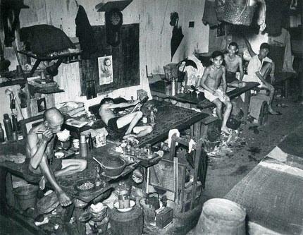 <p>Opium Den, Singapur, 1941</p>
<p> </p>