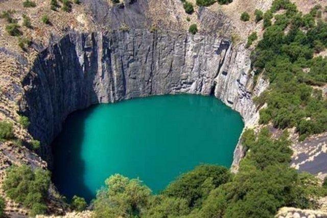 <p>Kimberley'den çıkarılan toprak ağırlığının 22.5 milyon ton olduğu tahmin ediliyor.</p>
<p> </p>