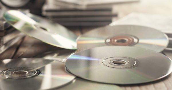 <p>Müzikler, filmler, oyunlar bir dönem hepsi için cd gerekiyordu. Artık kullanılmayan cd'ler şimdilerde sadece yer kaplıyor. </p>
