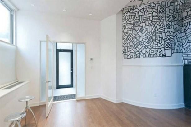 <p>Ev sahipleri, duvarlarında Keith Haring tarafından 1970'li yıllarda yapılmış duvar resmi bulundu. </p>
<p> </p>