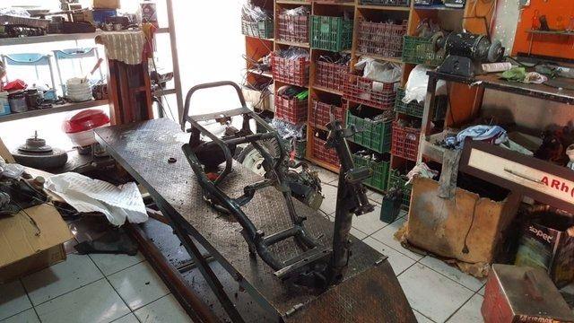 <p>Van'da 15 yıllık motosiklet ustası Baran Sürme, motosiklet alanında çok az markanın üretebildiği otomatik vitesli motosikleti hurdalardan üretti.</p>
<p> </p>