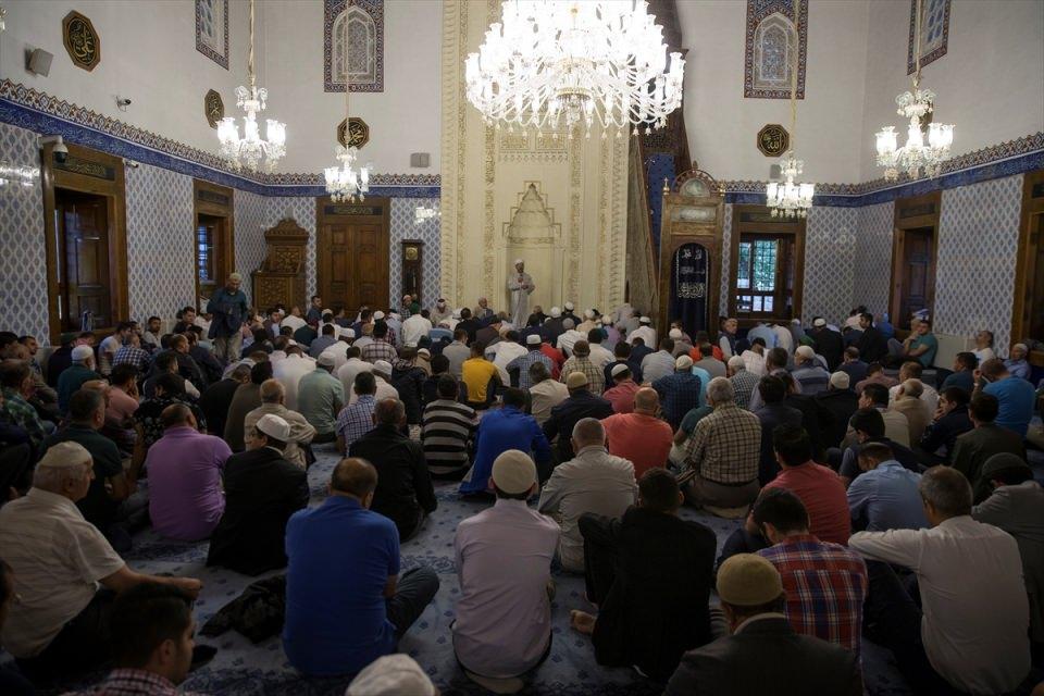 <p>Sıdk kelimesinin anlamının "doğruluk ve dürüstlük" olduğunu belirten Erbaş, şunları kaydetti:</p>
<p> </p>