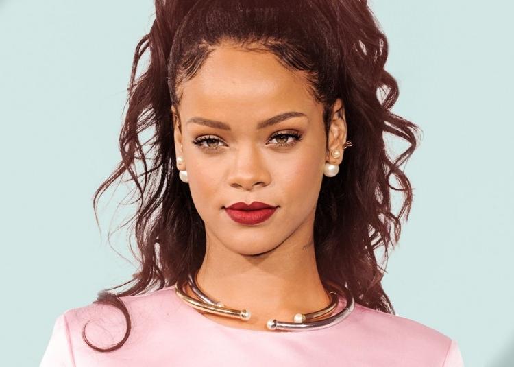 <p><strong>Rihanna</strong></p>

<p>1.73 cm</p>
