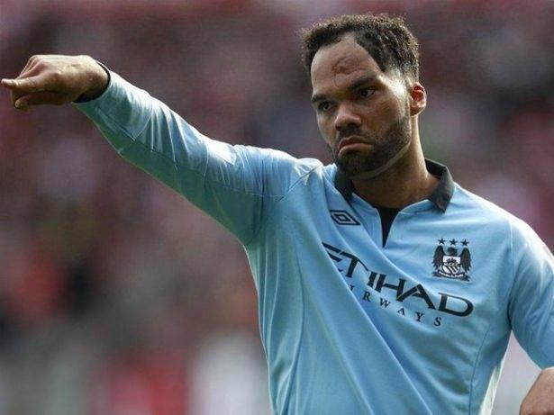 <p>Joleon Lescott'ın yüzündeki yara küçüklüğünden kalma bir trafik kazasından.</p>