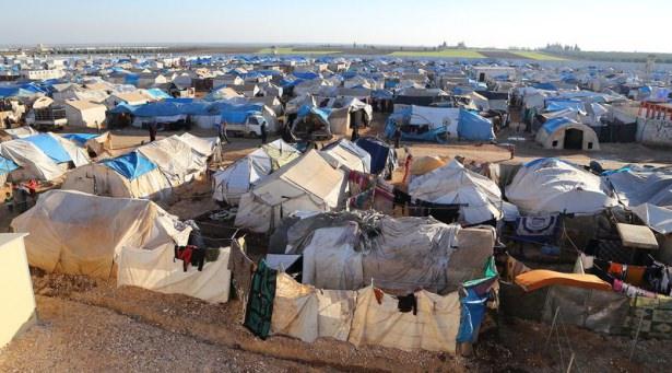 <p>Ülkelerindeki iç savaştan kaçarak Türkiye sınıra yakın bölgelerde kurulan çadırlara sığınan Suriyelilerin zorlu yaşamı, havaların soğuması ve yağmurla beraber daha da ağırlaştı.</p>

<p> </p>
