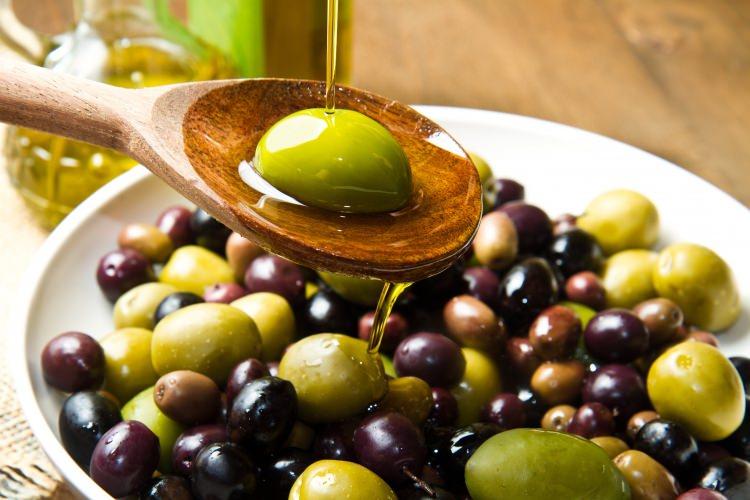 <p>Zeytin (Olea sativa): Zeytin kelimesi Kur’an-ı Kerim’de 6 yerde geçmektedir. </p>
