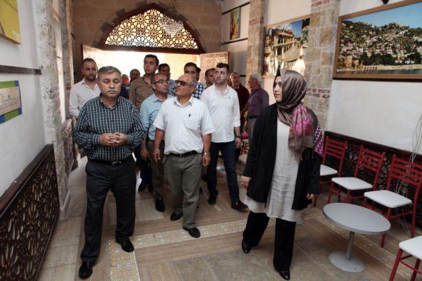 <p>AK Partili &Ccedil;elik, İncekum Mahallesi&rsquo;nde bulunan Y&ouml;r&uuml;k M&uuml;zesi&rsquo;ni gezdi.&nbsp;</p>
