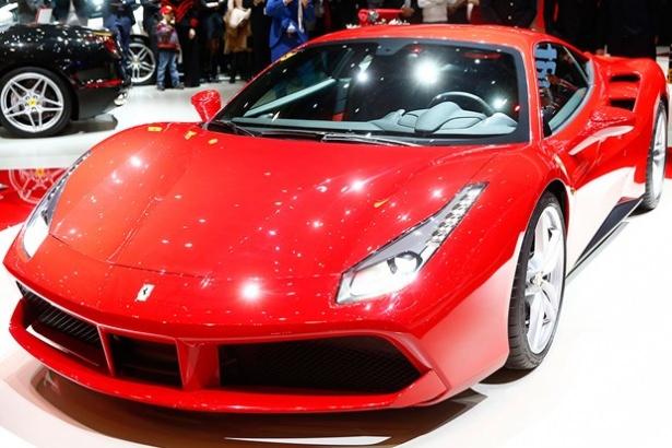 <p>Ferrari 488 GTB’nin yeni 3.9 litrelik V8 turbo motoru, güç, tork ve tepki süreleri açısından sınıfının en yüksek değerlerini sunuyor.</p>
