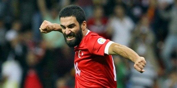<p>Arda'nın Türkiye'den siparişini veridği kitapları toplayan Kariyer Danışmanı Okan Can Yantır, yıldız futbolcuya müjdeyi Twitter'dan 'Kaptan çayı demle, siparişlerin hazır yola çıktı' diye verirken Arda Turan'ın bu tweet'e 'Abi nefis, ortala bekliyorum' yazdığı görüldü. İşte Arda'nın sipariş verdiği 12 kitap</p>
