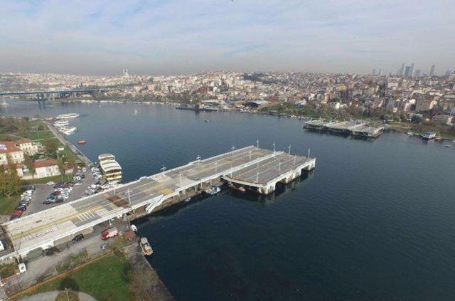<p>Ancak Eski Galata köprüsü yolcu vapurlarının Eyüp'e geçişine engel olduğu ve su sirkülasyonunu önleyerek Haliç'in temizlenmesi çalışmalarını aksattığı gerekçesiyle 7 Ekim 2012 yılında tekrar yaya ve araç trafiğine kapatılmış, sökülerek yerinden kaldırılacağı açıklanmıştı.</p>
<p> </p>