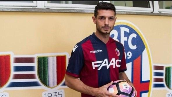 <p>Blerim Dzemaili - Bologna<br />
<br />
İsviçreli futbolcu, İtalya dışında oynayamıyor! Bologna'da süre almaya başlayan Dzemaili, ilk 11'de kendine yer buluyor. 16 maçta oynadı, 2 gol attı.</p>
<p> </p>