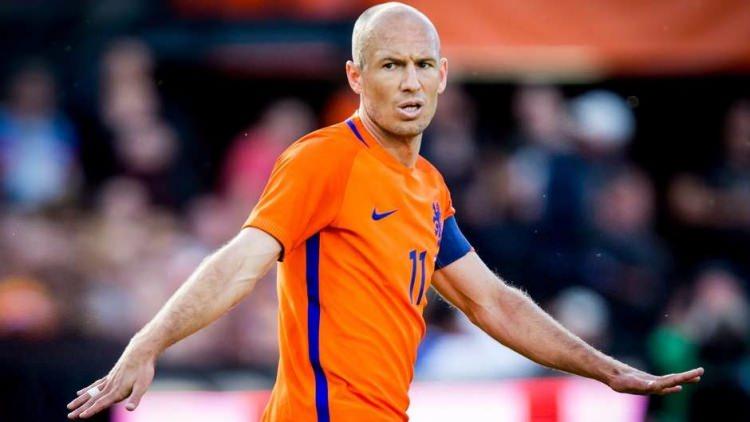 <p>ARJEN ROBBEN | Henüz 20 yaşında testis kanseri olduğunu öğrenen Arjen Robben, ardından geçen yıllarda dünya futbolunun en önemli futbolcularından biri haline geldi.</p>