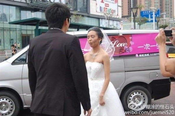 <p>Fotoğraf stüdyosuna o halde gelen gelini gören damat neye uğradığını şaşırdı.</p>
<p> </p>