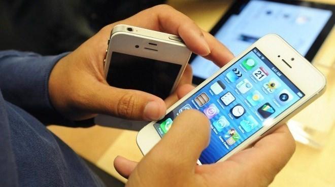 <p>- Bu sorunların önüne geçebilmek için, telefonla daha uğraşmak gerekir. İş ortamında bilgisayar kullandıktan sonra boyun, sırt ve omuz egzersizleri yaparak kendinizi rahatlatın. </p>