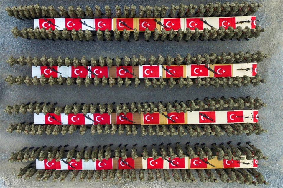 <p>Van'ın Gürpınar ilçesinde görevine yeni başlayan güvenlik korucuları için tören düzenlendi.</p>
