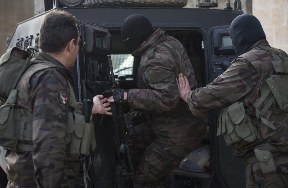 <p>İdil’de 20 gün süren “Şehit Özel Harekat Polisi Ersin Yıldırım Operasyonu” ile örgüte büyük darbe vuruldu.</p>
<p> </p>