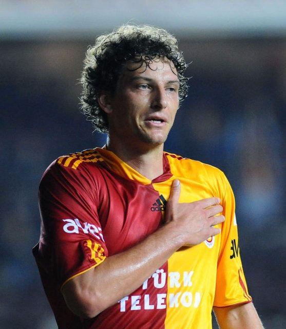 <p>Elano - Yaşı: 35 - Takımı: Santos (Brezilya)</p>

<p> </p>

