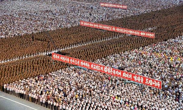 <p>Kuzey Kore'nin resmi haber ajansı KCNA, gece boyunca ülkeden birçok fotoğrafı dünyaya servis etti.</p>

