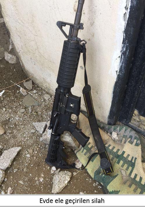 <p>Bir inşaatın temelinde bulunan ve çaydanlık içerisine tuzaklandığı belirlenen 10 kilogram el yapımı patlayıcı ile el bombaları güvenlik güçlerince imha edildi</p>

