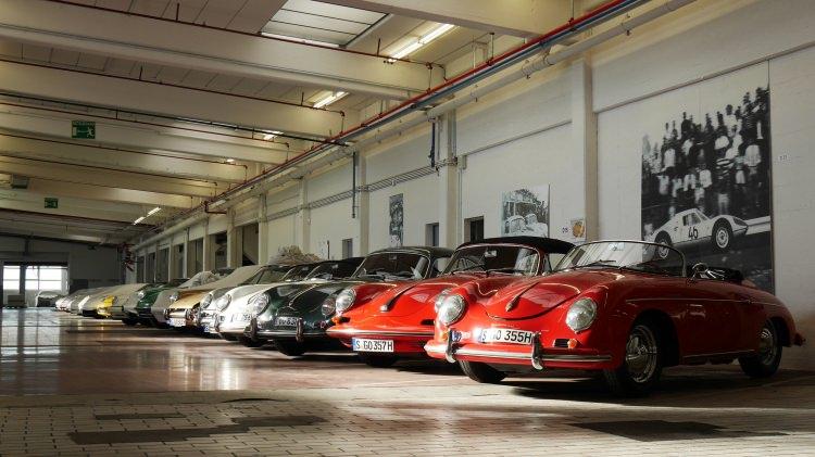 <p>Müze deyince aklımıza ilk önce yüzlerce yıllık eşyalarla dolu alanlar gelir. Porsche müzesindekiler de yüzlerce yıllık olmasa bile tarihi sayılır.</p>
