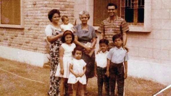 <p>Aile kökenleri Hindistan'a dayanan Rodrigues, 11 yaşına kadar Pakistan'da yaşadı ve 11 yaşından sonra ailesiyle birlikte Kanada'ya göç etti. Evlerinin içinde zaten İngilizce konuşulduğu için ortama ayak uydurmakta pek zorlanmadı. 2001'de Soti'yi kurana dek bilişim danışmanlığı yapmaya devam etti.</p>
<p> </p>