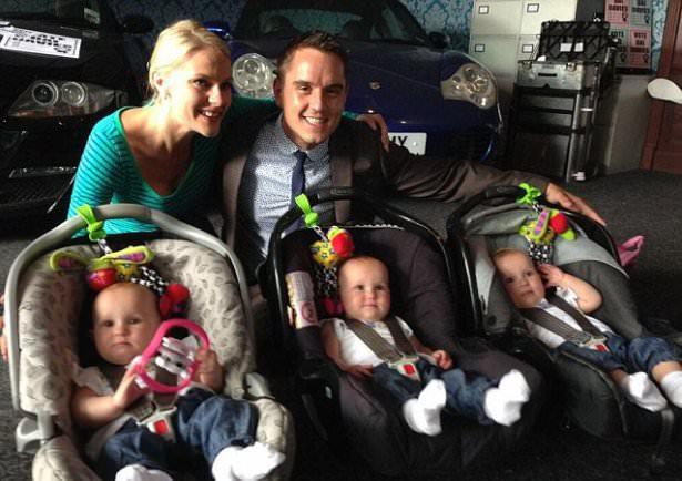 <p>Yaklaşık 1.5 kilogram ağırlığında sezaryenle d&uuml;nyaya gelen &uuml;&ccedil;&uuml;zler, iki ay erken doğdu.</p>

<p>&nbsp;</p>
