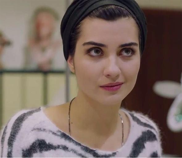 <p>Tuba Büyüküstün son olarak Atv'de yayınlanan 'Kara Para Aşk' isimli dizide başrol oynadı.</p>

<p> </p>
