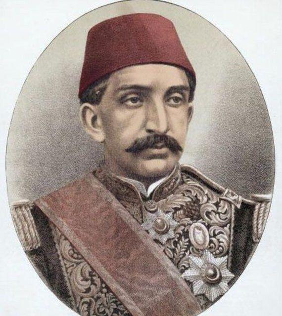 <p><strong>Sultan II. Abdülhamid Han</strong><br />
Bir karış dahi olsa vatan toprağını satmam, zira bu vatan bana değil milletime aittir. Milletim de bu toprakları ancak aldığı fiyata verir. Çünkü bu topraklar kanla alınmıştır, kanla verilir!</p>
