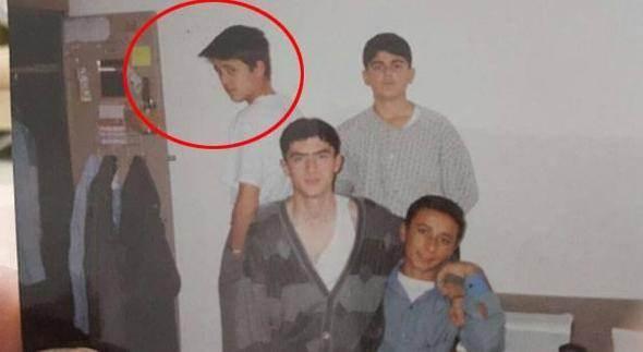 <p><strong>Sadi Celil Cengiz</strong></p>
<p>Cengiz'in Ordu Fen Lisesi yıllardan bir fotoğrafı.</p>