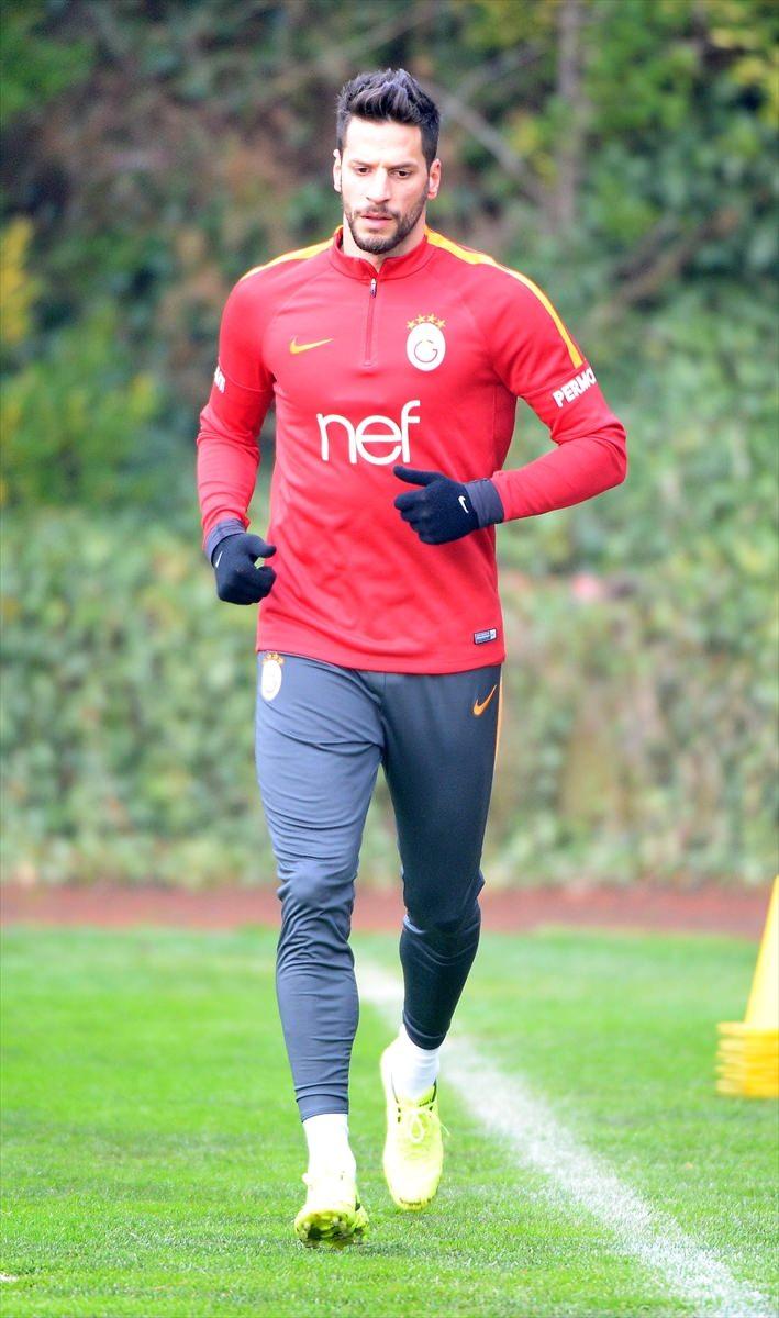 <p>Sol Bek: Haken Balta</p>
