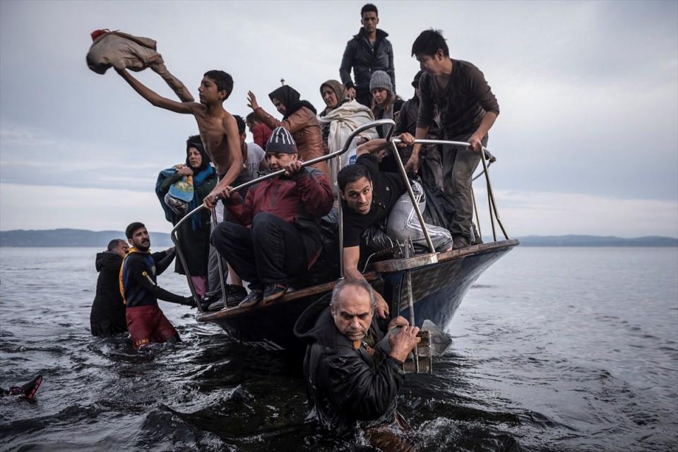 <p>New York Times için çalışan foto muhabiri Sergey Ponomarev, ''Sığınmacılar'' başlıklı fotoğrafıyla ''tekil haber" kategorisinde birincilik ödülüne layık görüldü.</p>
