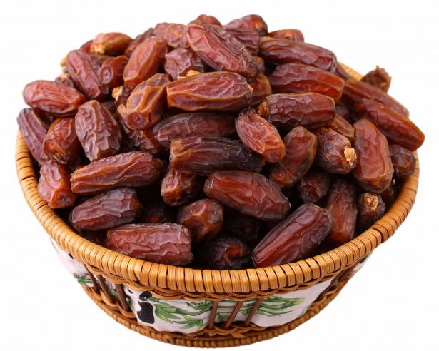 <p>Yusuf Bin Abdullah Bin Selam'dan (ra): "Peygamber'ı (asm) gördüm, bir parça ekmek aldı, üstüne hurma koydu ve şöyle dedi:</p>

<p>"İşte bu, bunun katığıdır." (Ebu Davud)  </p>
