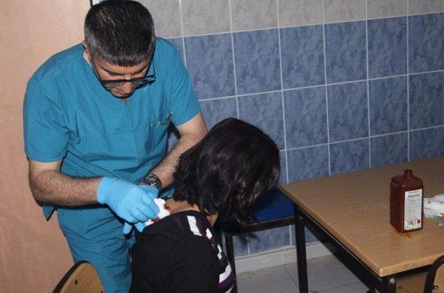 <p>Yaralarına pansuman yapıldı. (DHA)</p>
<p> </p>