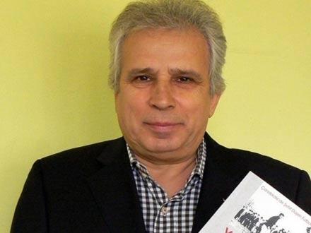 <p><strong>ALİ SAMİ ALKIŞ: "MANTIKLI SKOR"</strong><br />
<span style="color:rgb(102, 102, 102)">Her iki takım da yaralı. Dolayısıyla yeni bir yenilgi karşısında çok ağır darbeler alacakları, kendi yönetim ve teknik kadrosu içinde çalkalanmaları yol açacağı kuşkusuyla kontrollü mü oynayacakları yoksa hırslı atak bir futbol oynacayacakları konusunda açık bir fikir vermiyor. Ama durarak, tempoyu düşürerek oynayanların da sonunun hüsran olduğu bu sezon çok fazla sergilenmiştir. Bu nedenle zorunlu olarak gollü ve mücadeleci bir maç bekliyorum. Hızlı oynamaya mecburlar. Mantıksal bir skor ile 2-1 Fenerbahçe'nin maçı alacağını düşünüyorum.</span></p>
