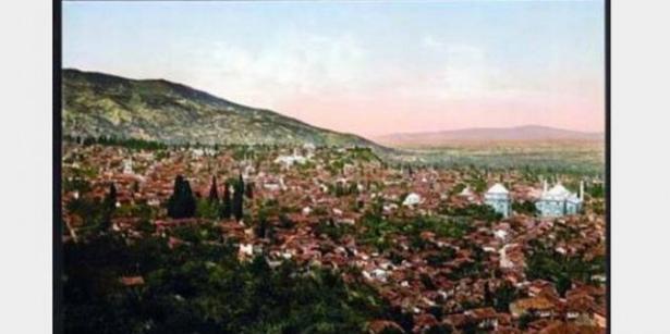 <p>Pencerelerden sarkan kadınlar, 'Bizi doyuran padişahım, bizi bırakıp nereye gidiyorsun?' diye ağlıyorlardı...</p>
<p> </p>