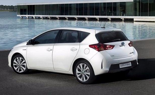 <p>Toyota Auris 1.4 D 90 HP Dizel Ortalama yakıt tüketimi 100 kilometrede 4.6 litre</p>
<p> </p>