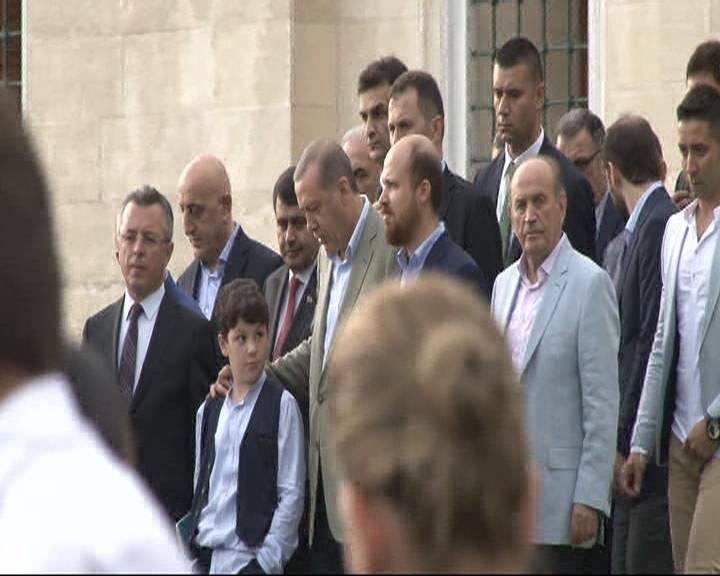 <p> Erdoğan, Atatürk Havalimanı saldırısı ile ilgili olarak: 30 kişinin tutuklandığını, olayın DAİŞ çerçevesinde olduğunu söyledi.</p>
