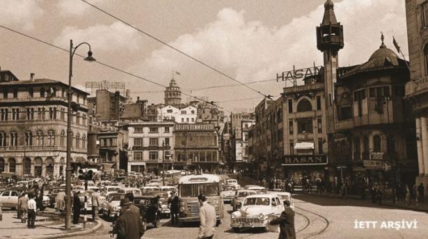 <p>1950 - Karaköy Meydanı, kaybolan ahşağ cami</p>
<p> </p>